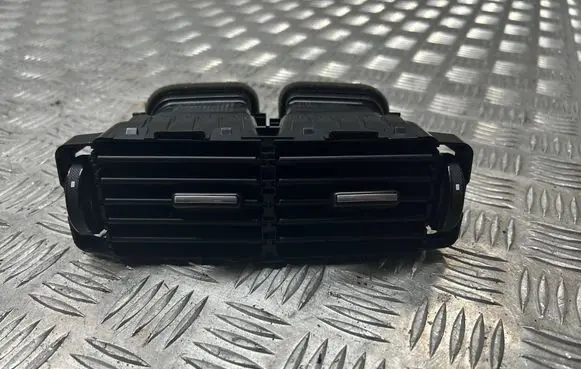 Rear air vent grill