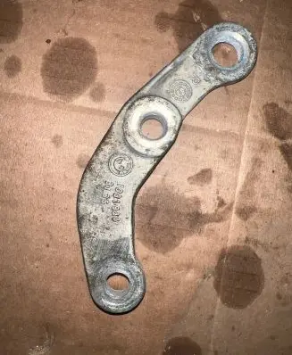 BMW 5 E39 Sway bar bush bracket, front 1091988