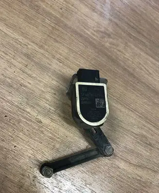 Headlight/headlamp level sensor