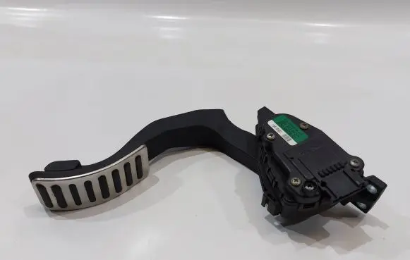 Volkswagen Phaeton Accelerator throttle pedal 3D1721503H