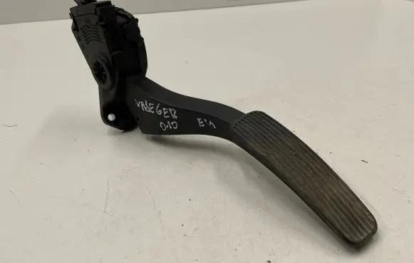 Chrysler Grand Voyager V Accelerator throttle pedal 05281418AA 6PV93390307 6PV03390307