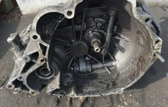Nissan Almera Manual 5 speed gearbox 57J