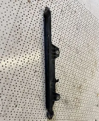 Toyota Hilux (AN10, AN20, AN30) Radiator mount bracket