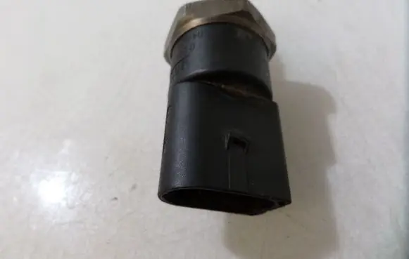 Fuel pressure sensor