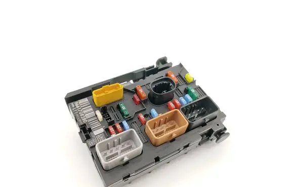 Peugeot 307 Fuse module 9661708280