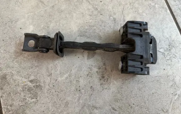 Volkswagen Amarok Front door check strap stopper
