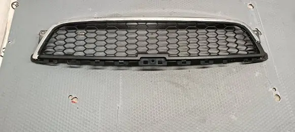 Chevrolet Captiva Front bumper upper radiator grill 9694517