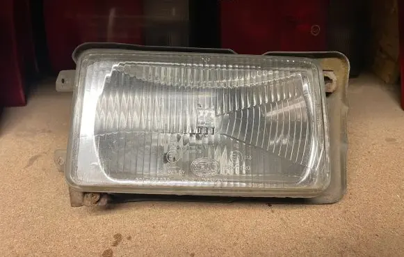 Volkswagen Jetta I Headlight/headlamp 301122932