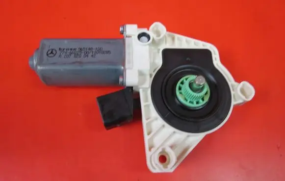 Mercedes-Benz E A207 Front door window regulator motor A2078200442