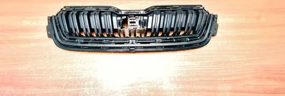 Skoda Kamiq Front bumper upper radiator grill 658853653A