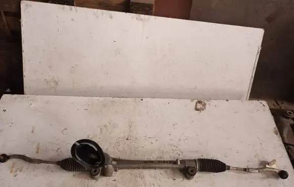 Toyota Yaris Steering rack 711815478