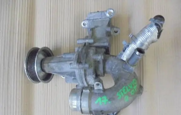 Alfa Romeo Stelvio Water pump 05048124AE