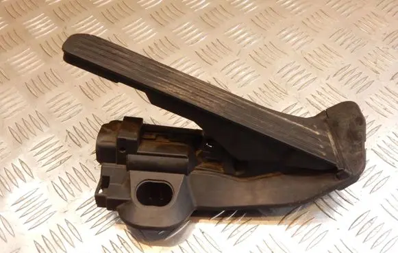 Volkswagen PASSAT B6 Accelerator throttle pedal 1K2721503M 27130