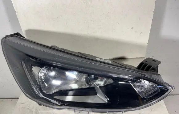 Ford Focus Headlight/headlamp JX7B13W029CE