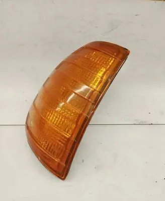 Mercedes-Benz 200 300 W123 Front indicator light 0008208921