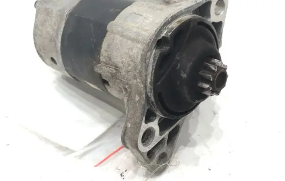 Volkswagen Golf IV Starter motor 020911023S