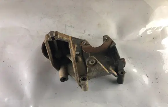 Mitsubishi Pajero Pinin Power steering pump mounting bracket 