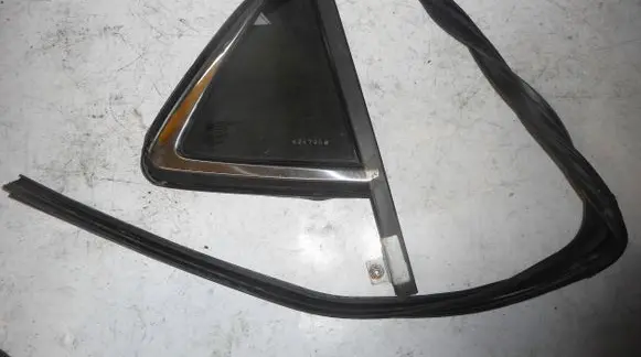 Opel Mokka Rear vent window glass 