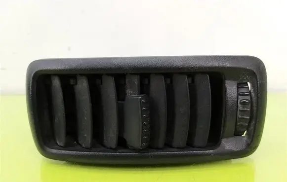 Opel Vivaro Dashboard air vent grill cover trim R6136S150