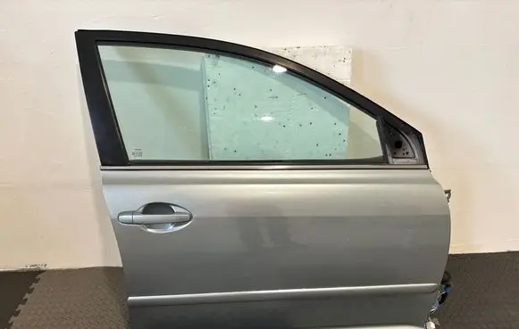 Toyota Avensis T250 Front door 