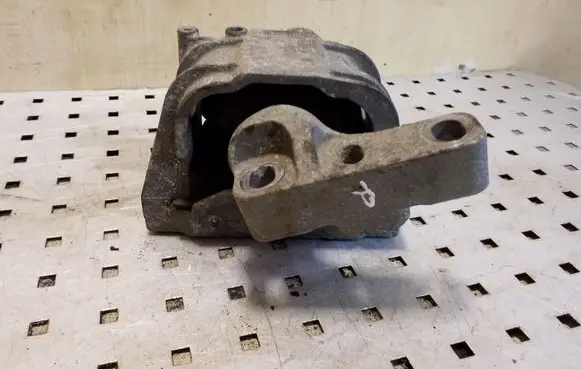 Audi TT TTS Mk2 Engine mount bracket 8J0199262