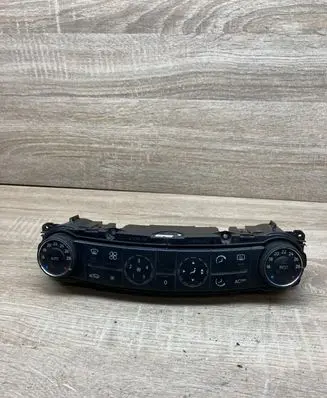 Mercedes-Benz E W211 Climate control unit 2118300385 00111304