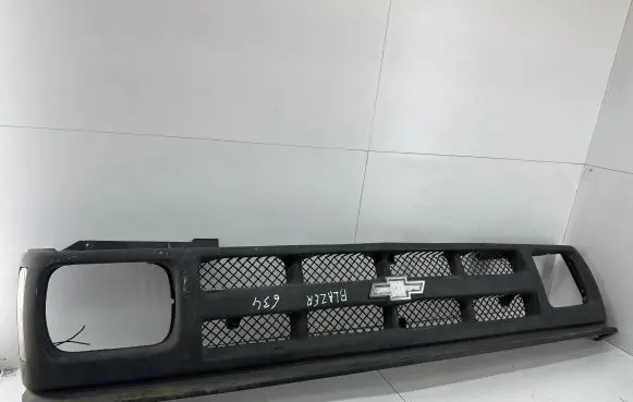 Chevrolet Blazer Front grill 15629941