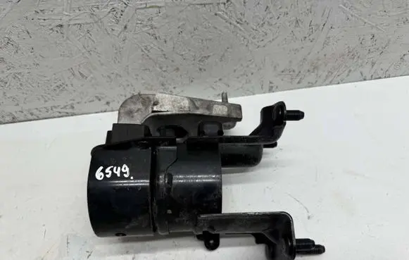 Engine mount bracket