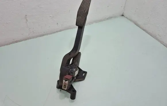 Opel Combo C Accelerator throttle pedal 9129423