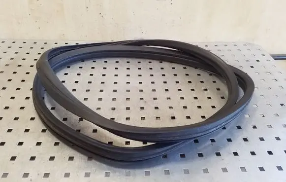 Chevrolet Captiva Rubber seal tailgate window/glass 