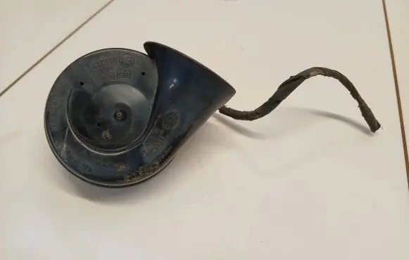 Audi A4 S4 B6 8E 8H Horn signal E1000209 70209