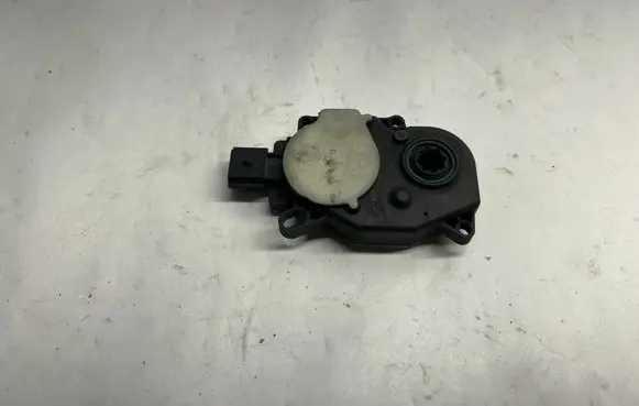 Ford Mustang VI Intake manifold valve actuator/motor JR3B8476AE