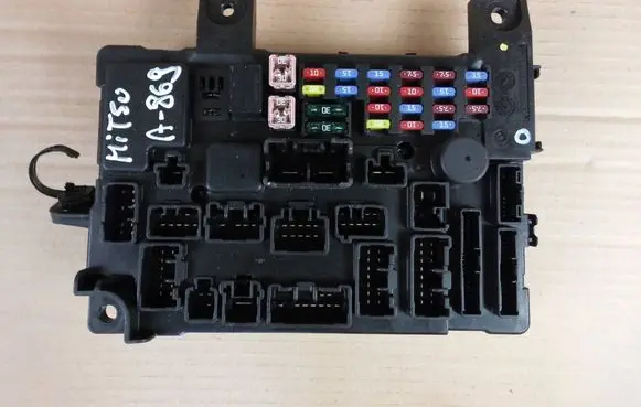 Mitsubishi Outlander Fuse module 8637A869