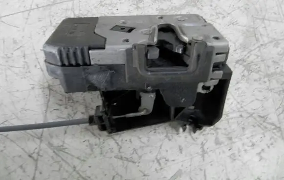 Opel Zafira A Front door lock 24444016