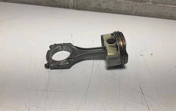 BMW 6 F06 Gran coupe Piston with connecting rod 7646892