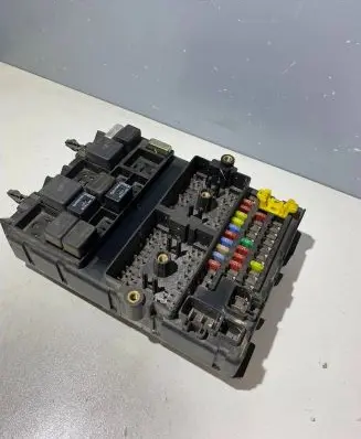 Jeep Grand Cherokee (WJ) Fuse module P56050231AH T0QH19531YRE1