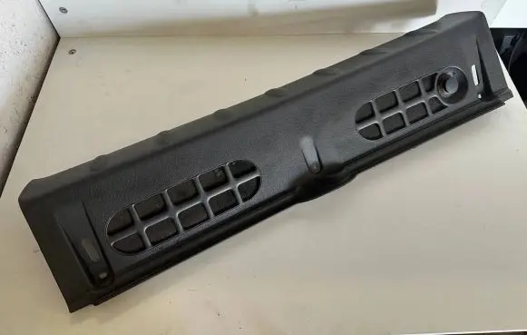 Trunk/boot sill cover protection