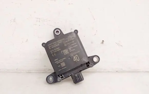 Lexus ES 300h (7th Gen) Blind spot module 8816233040 4135ASRR3A H20046