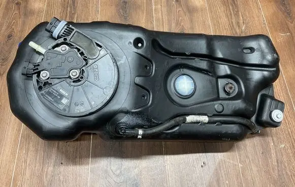 Jaguar XE AdBlue liquid reservoir FPLA5J229AB GX735J228A