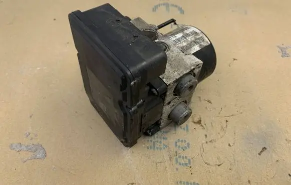 Chrysler 300 - 300C ABS Pump P04779679AC 25021206374 00405278C000