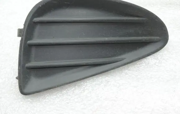 Toyota Yaris Front bumper lower grill