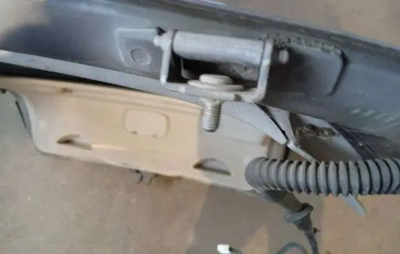 Renault Laguna II Tailgate/trunk/boot hinge