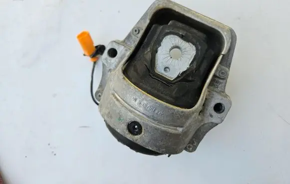 Audi A4 S4 B8 8K Engine mount vacuum valve 8K0199381PT