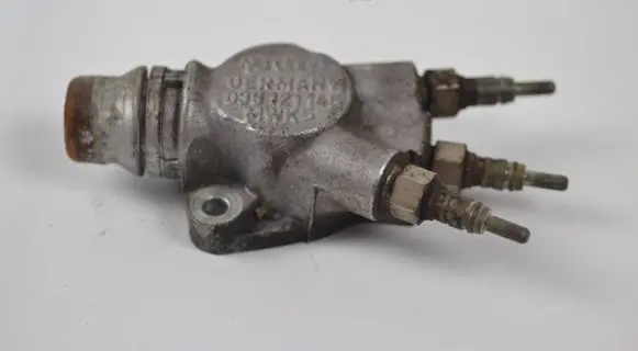 Volkswagen PASSAT B5 Engine coolant pipe/hose 038121145