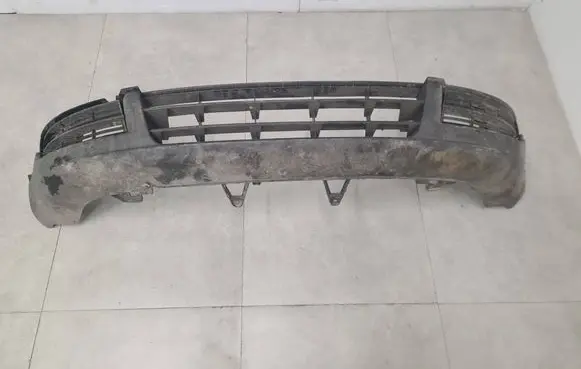 Front bumper lip