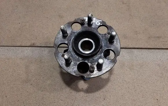 Honda CR-V Rear wheel hub