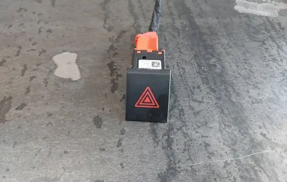 Skoda Fabia Mk2 (5J) Hazard light switch 5J0953235D