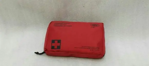 Audi A1 First aid kit 4E0860282D