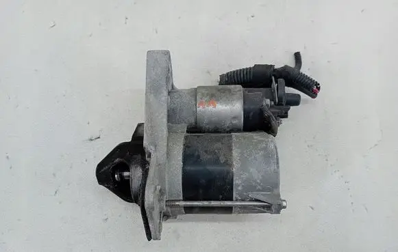 Renault Captur Starter motor 233001070RFSW10E7