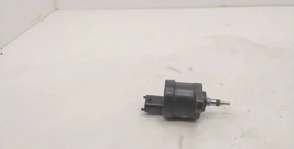 BMW 5 E39 Fuel pressure regulator 62348012